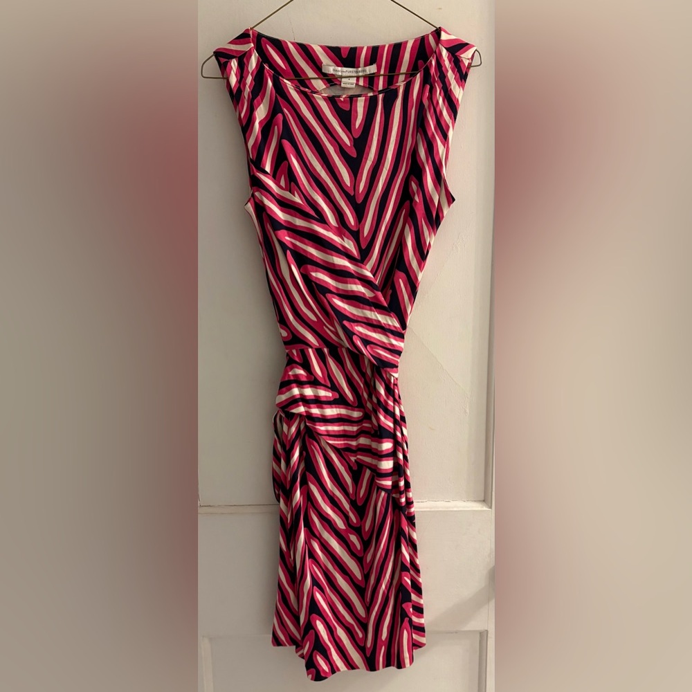 Diane Von Furstenberg Fuchsia Navy Herringbone SHINA 100% Silk Wrap Dress Size 4